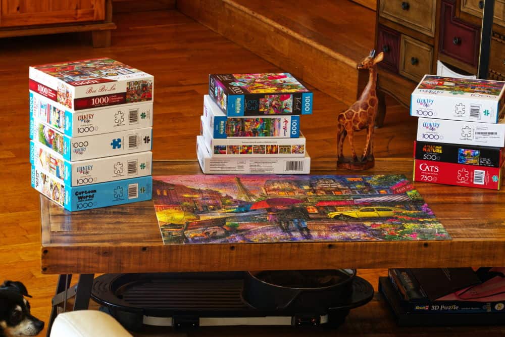After completing jigsaw puzzles, you may disassemble them and play again later. 